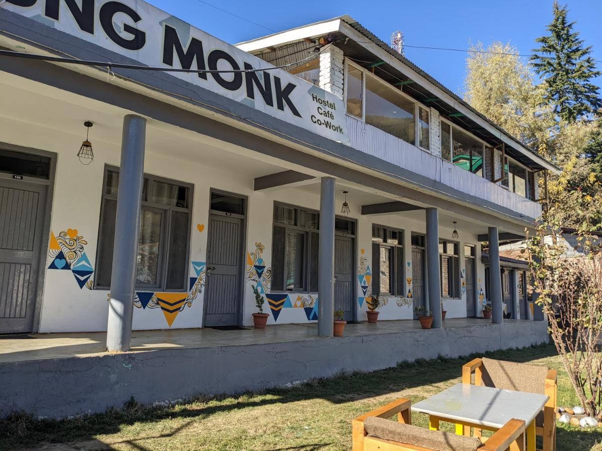 Young Monk Hostel & Cafe Old Manali - Manali (Himachal Pradesh) — Photos 3